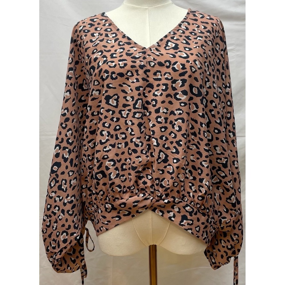 Umgee Leopard Print Blouse‎ Small S Twist Front Boho Slit Split Sleeve V Neck